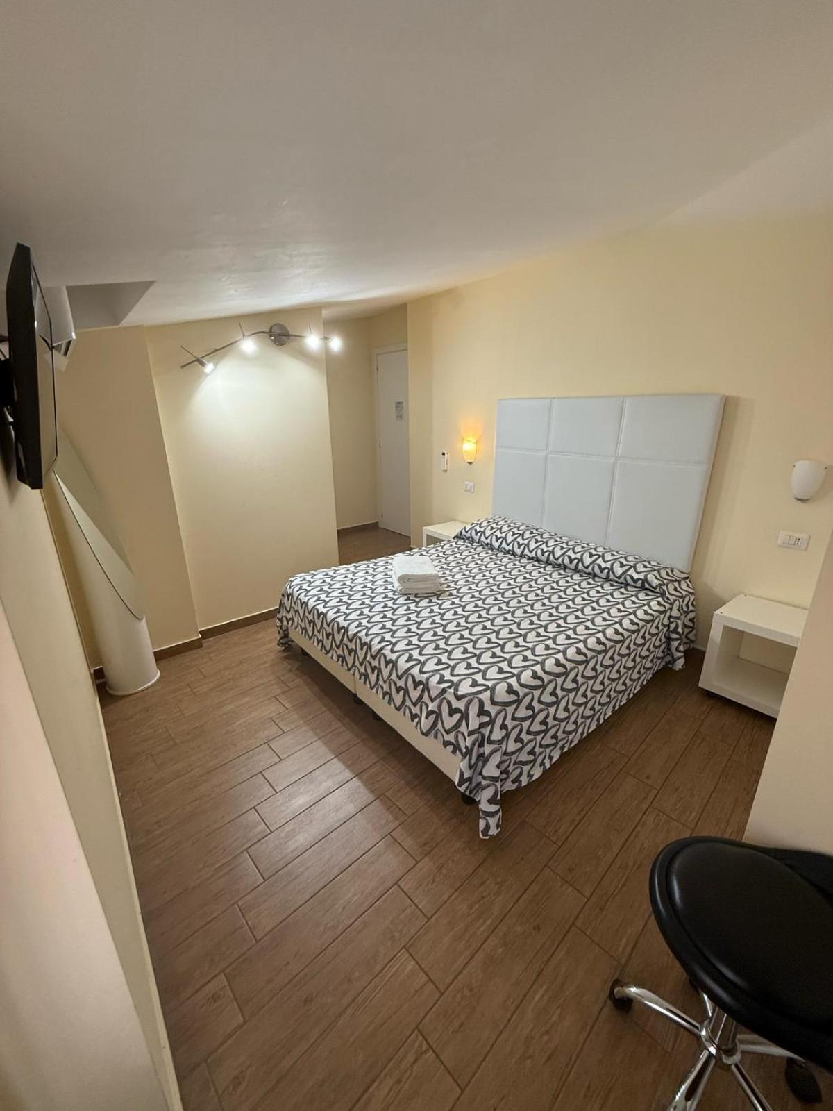 Via Mameli 5 Otel Sanremo Dış mekan fotoğraf